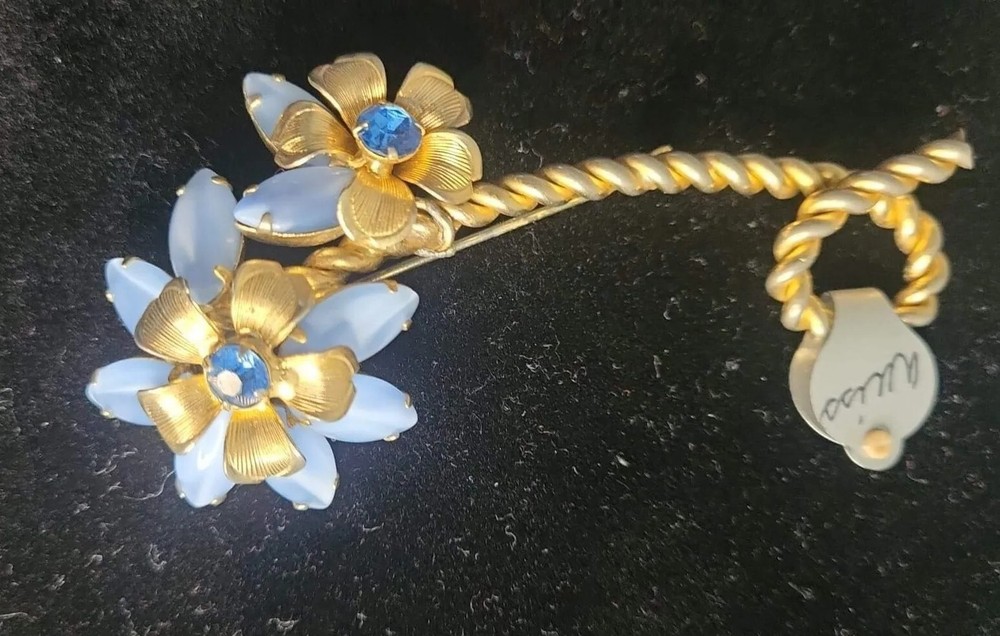 Vintage Weiss Gold Tone Blue Flowers Brooch for Elegant Style