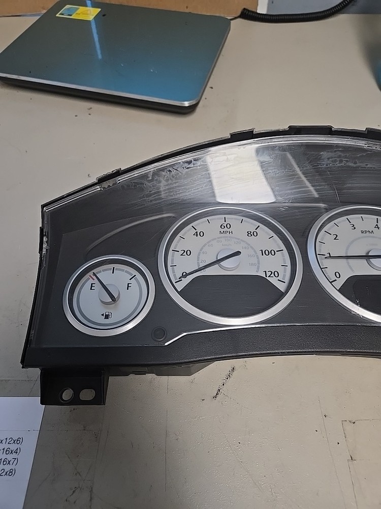 2008 Chrysler Town & Country Touring Speedometer Cluster P05082775AG 134k miles