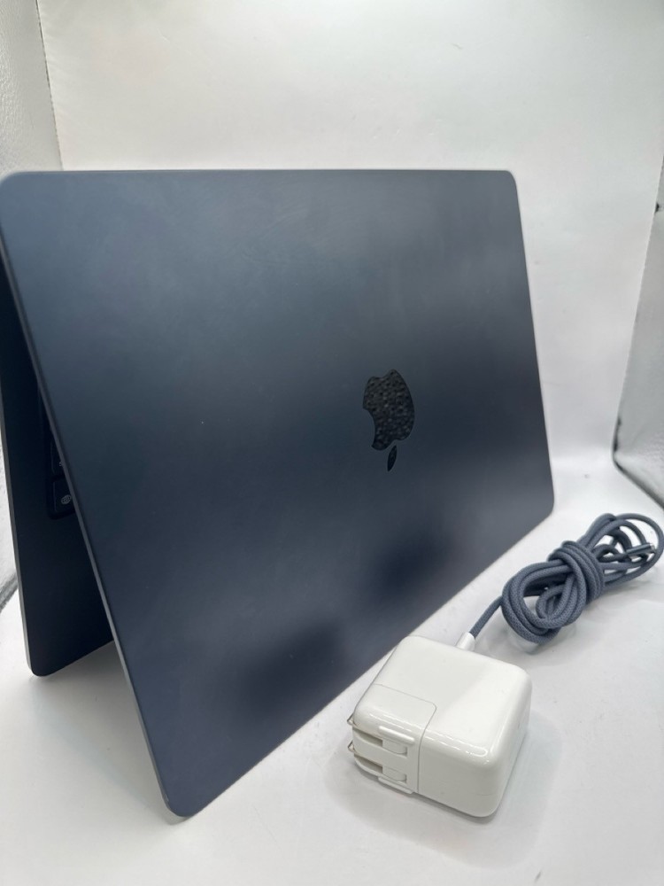 APPLE MACBOOK AIR A3240 WITH CHARGER (P07014328)
