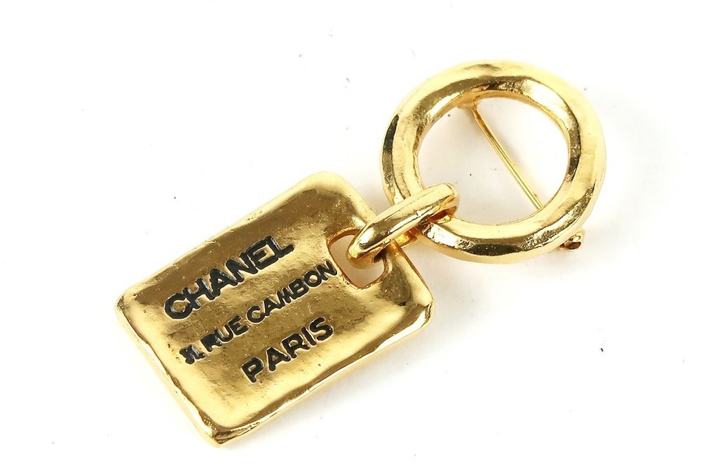 CHANEL elegant gold-tone swing plate brooch 642123 with CC logo