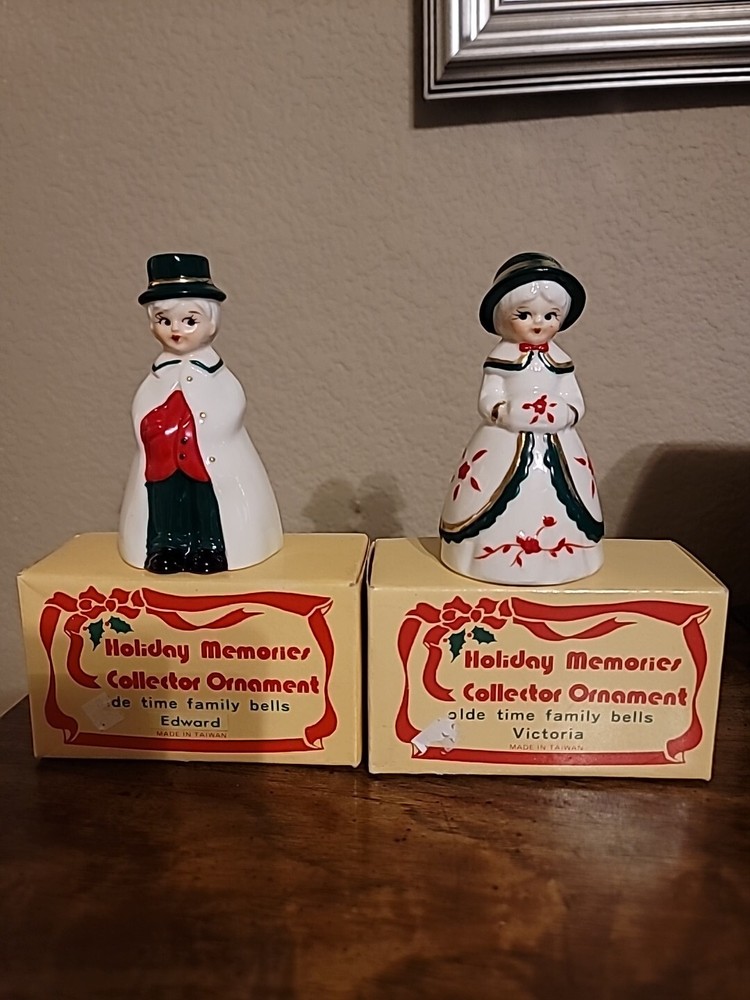 Olde Time Family Bells EDWARD & VICTORIA Holiday Memories Collector  Boxed