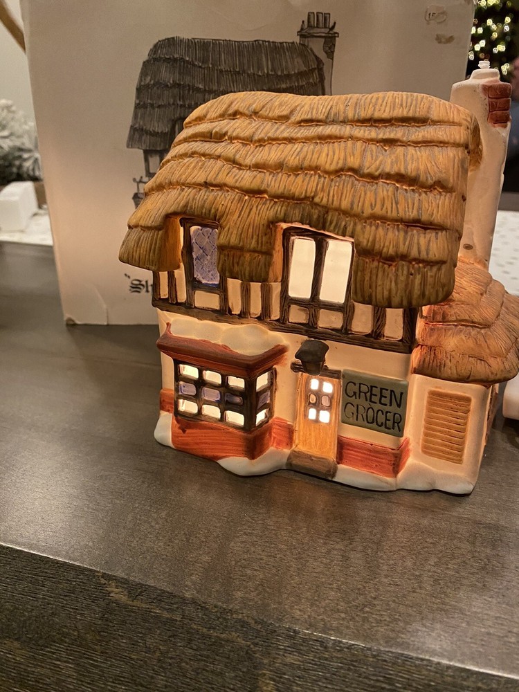 Dept 56 Dickens Village Green Grocer 6515-3 with Box and Light