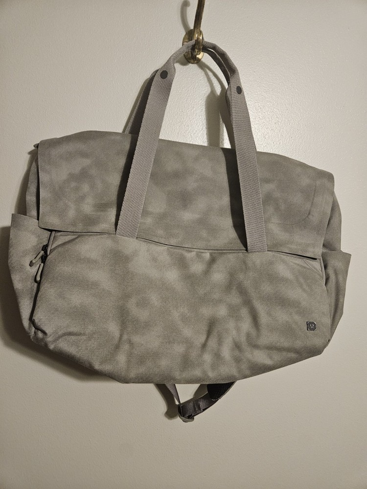 Lululemon Early Embark Duffel Nylon Large Messenger Computer Laptop Bag