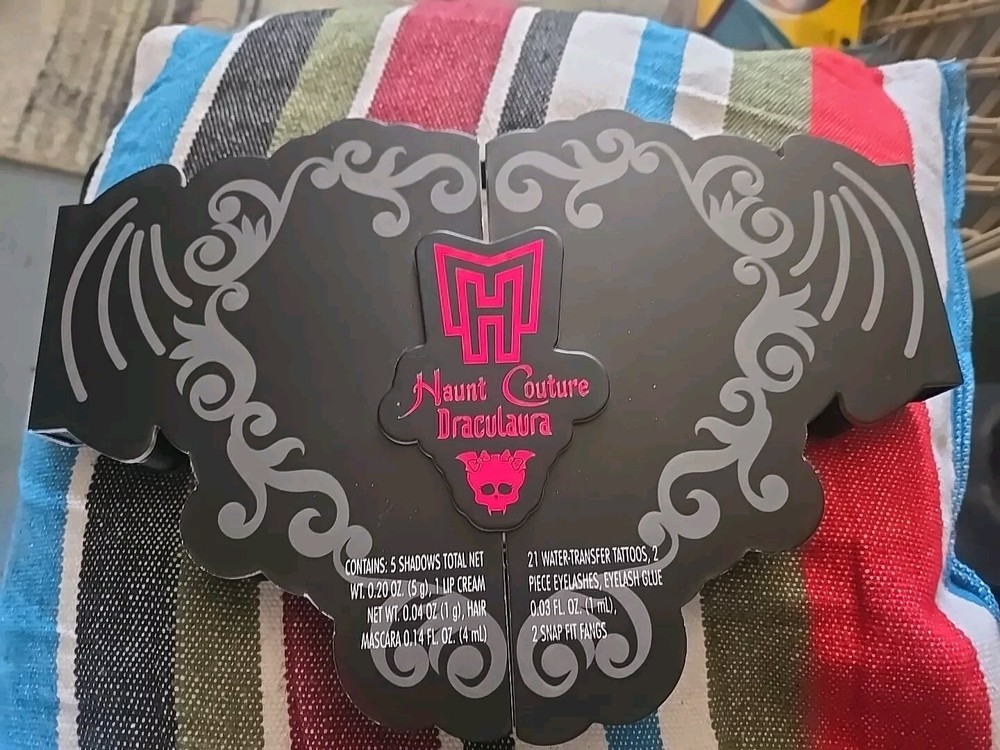 Monster High Draculaura Makeup Kit Eye Shadow Palette Lip Cream Mirror +++ new