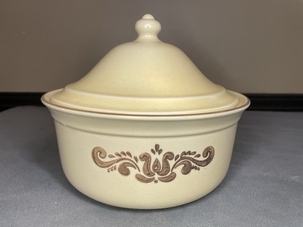 Vintage Pfaltzgraff Village 2-Quart Lidded Casserole Dish  