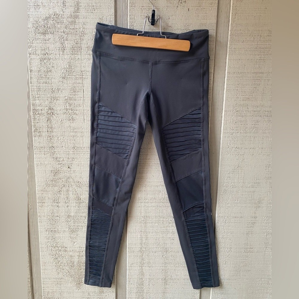 Alo Yoga Womens Small Gray Moto Textured Workout Leggings for Gym