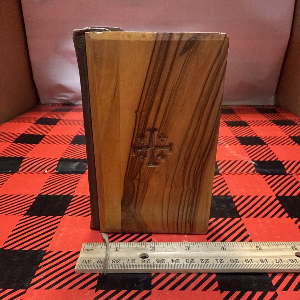 Vintage 1958 Jerusalem Pocket New & OldTestament KJV Olive Wood Cover Bible