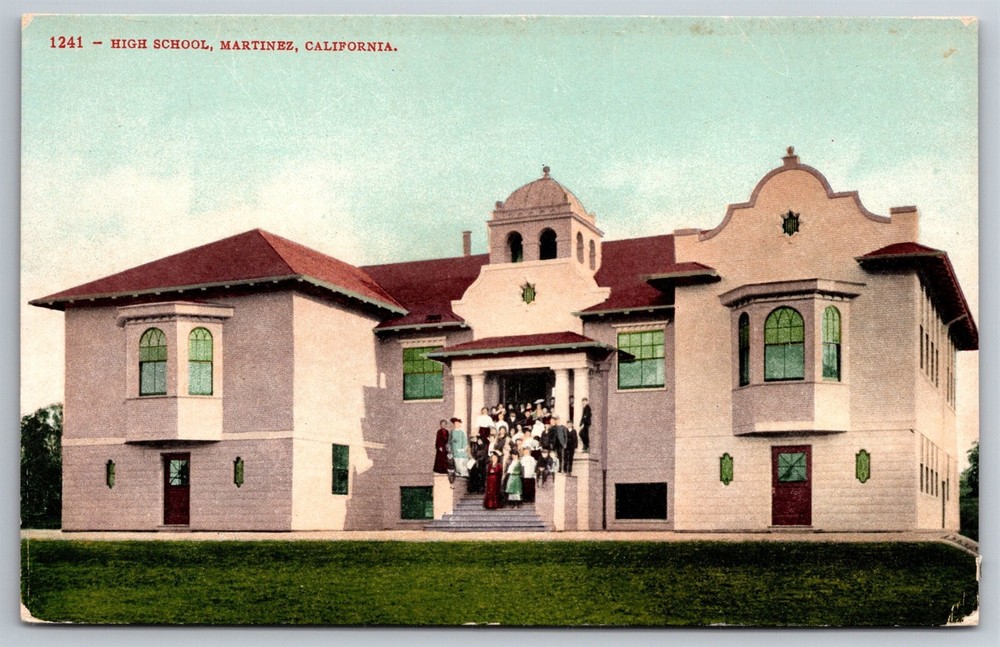 High School Students on Entrance Steps Martinez CA C1915 Postcard M20