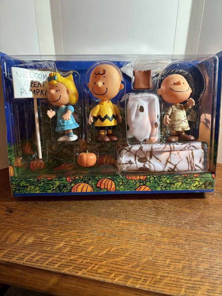 Vintage Great Pumpkin Charlie Brown Peanuts Figure Collection In Box Rare