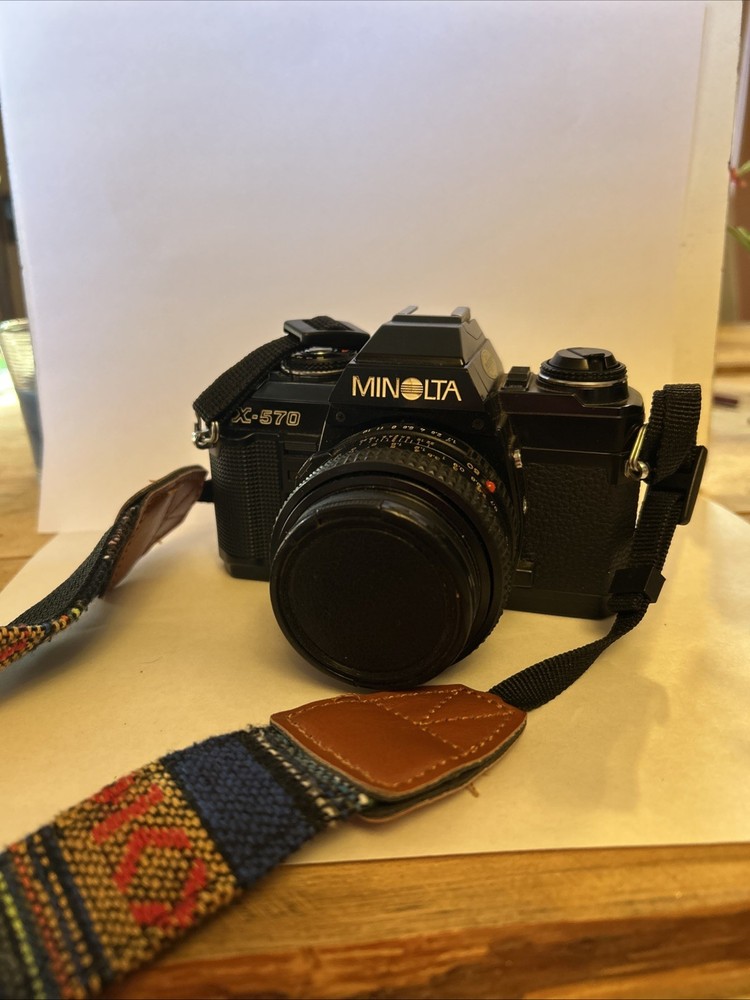 Minolta X-570 35mm Film SLR Camera With Case Auto Windor Flash  Telephoto Lens