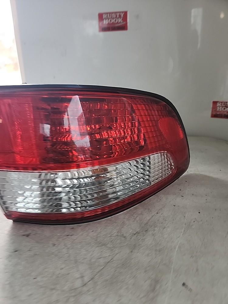 2002 Toyota Sienna right passenger rh Side Tail Light