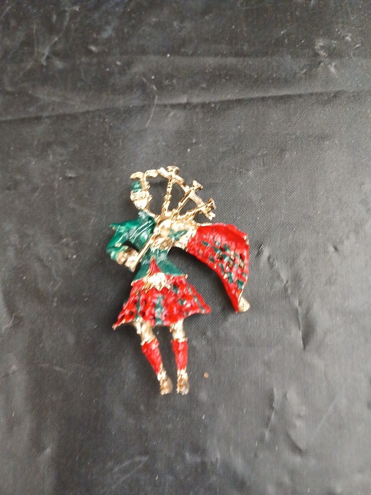 Vtg Scottish Bagpiper Brooch