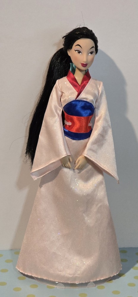 Disney Store Classic Collection Mulan Doll (2012), Replaced Shoes