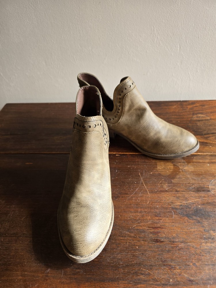 Women’s Jelly Pop Brenton Tan Cutout Ankle Booties Size 9.5