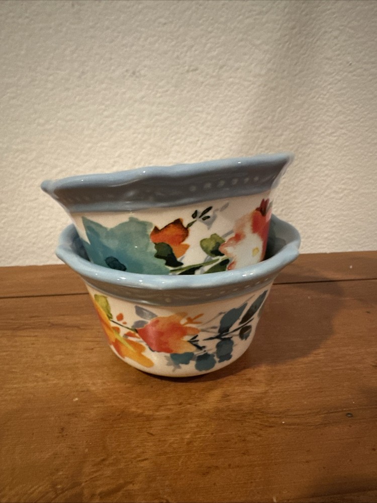 The Pioneer Woman 2-Stoneware Scalloped Ramekin Bowls in Blue Willow Floral Design – Elegant and Versatile Serving Dishes for Every Occasion