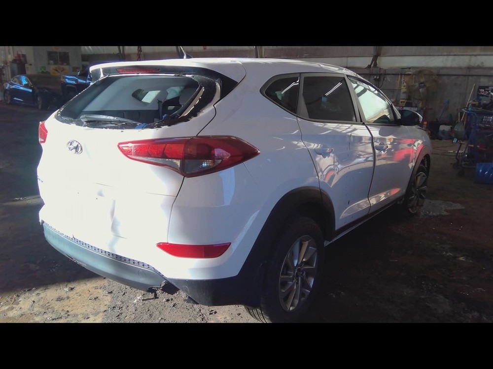 Passenger Tail Light Incandescent Liftgate Mounted Fits 16-18 TUCSON 6475582