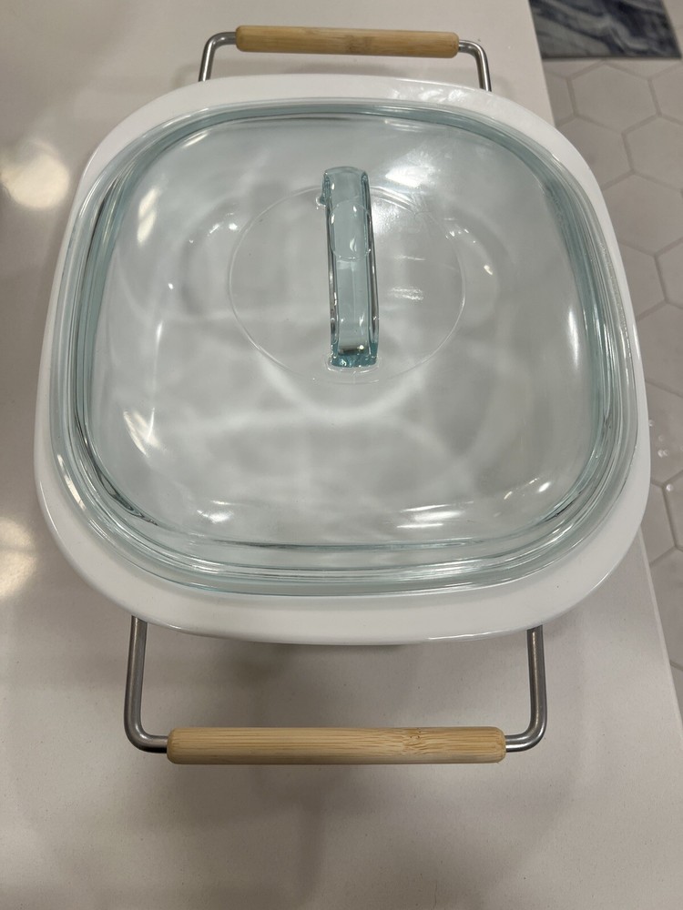 Corning Ware Simply Lite 2.5 Qt Square Casserole with Pyrex Lid & Insulated Carrier