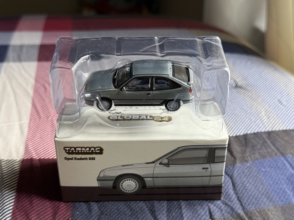 Chase!!! Tarmac Works Opel Kadett GSi Silver Global64 1/64 “OPEN BOX” Chase…