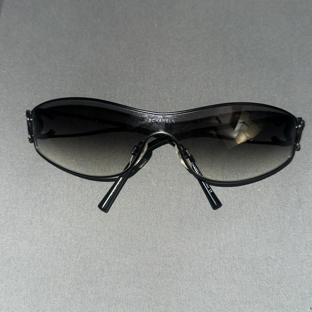 Chanel Shield Sunglasses with Swarovski Crystals CC 4073 B Great Condition