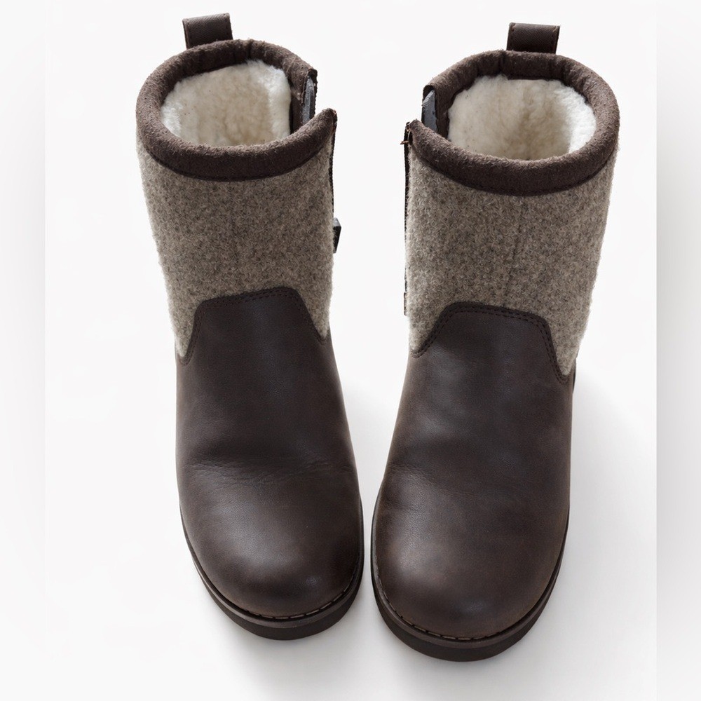 UGG Kids Brown & Gray Shearling Lined Ankle Boots Size 2