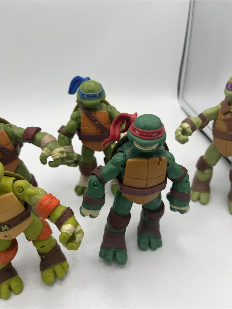 lot of 2012 Teenage Mutant Ninja Turtles 4.5