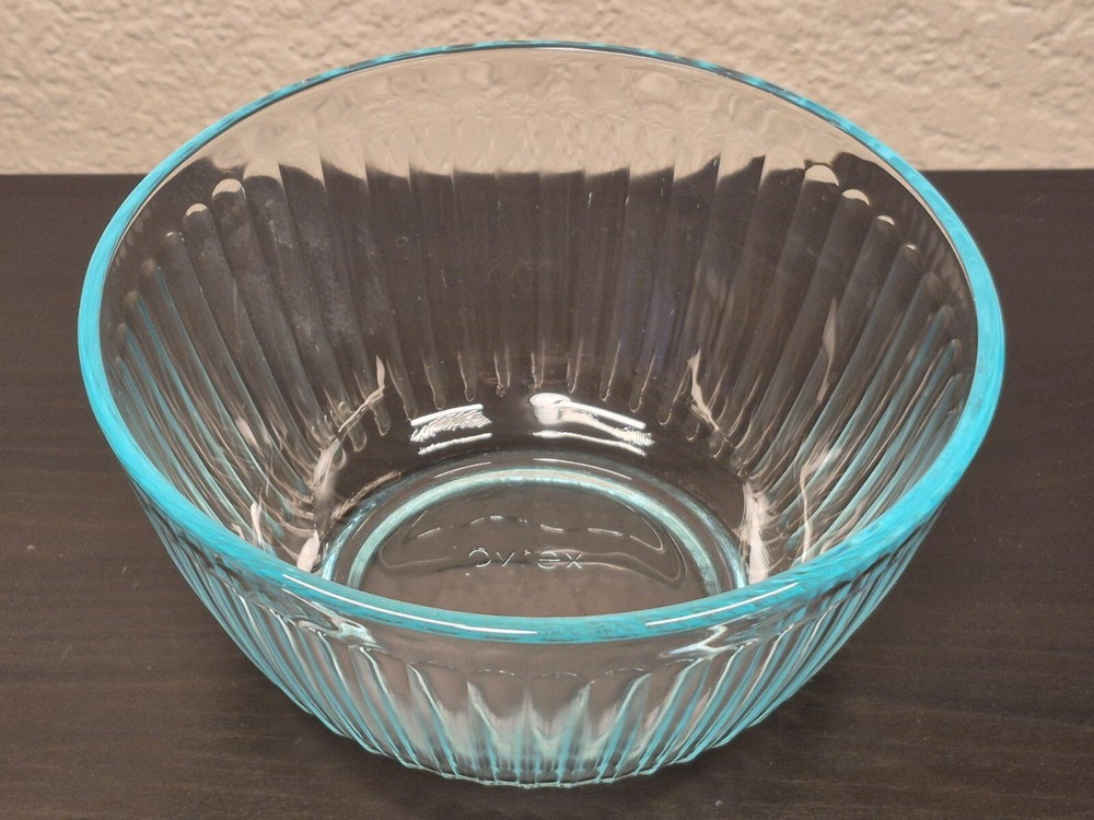 Vintage Pyrex 6 Cup Ribbed Mixing Bowl in Clear Aqua 7402-S