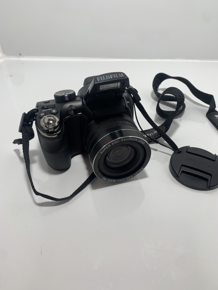 Fujifilm FinePix S4250 14MP Digital Camera with 30x Zoom in Black
