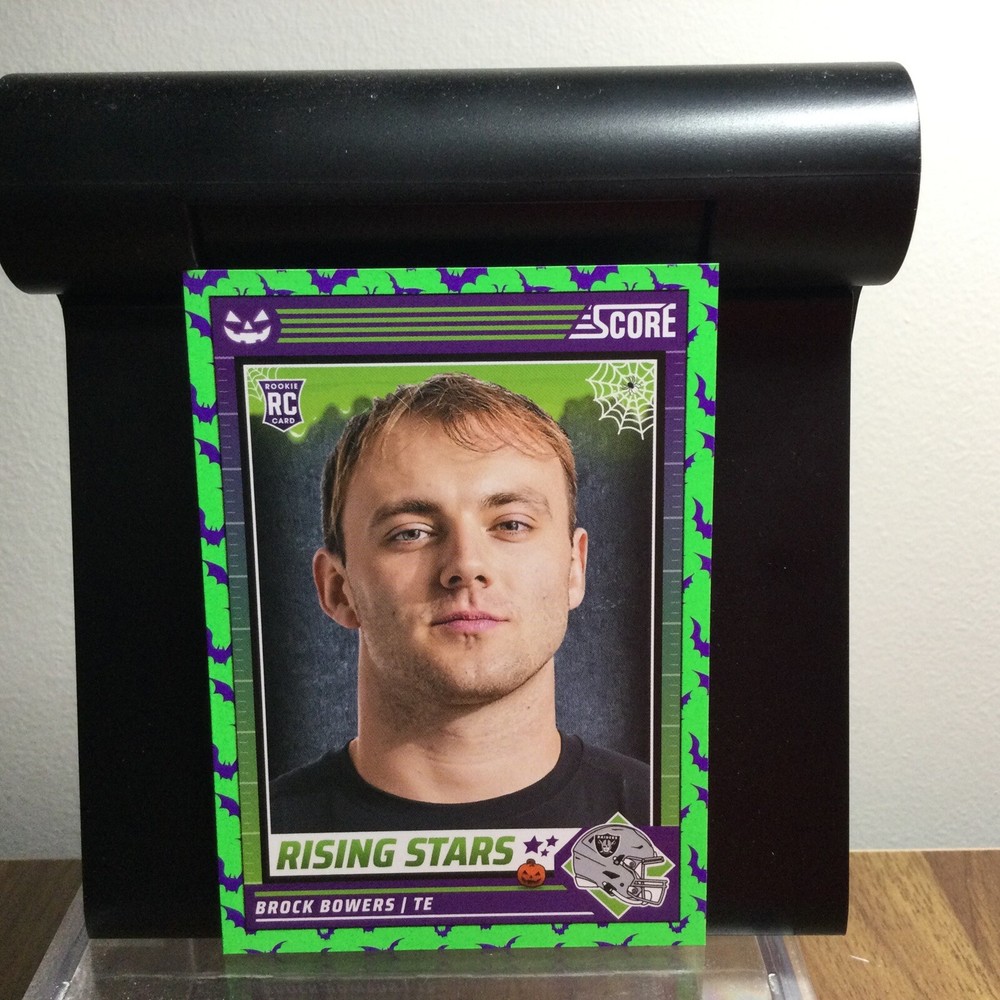 2024 Panini SCORE Brock Bowers #8 Football Halloween RISING STARS GREEN BATS
