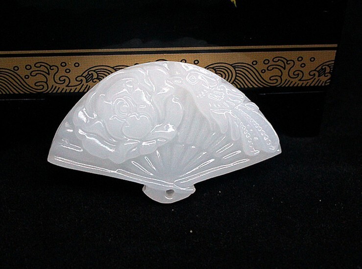 Natural White jade jewelry Fan jade Pendant Necklace Calcite Amulet statue