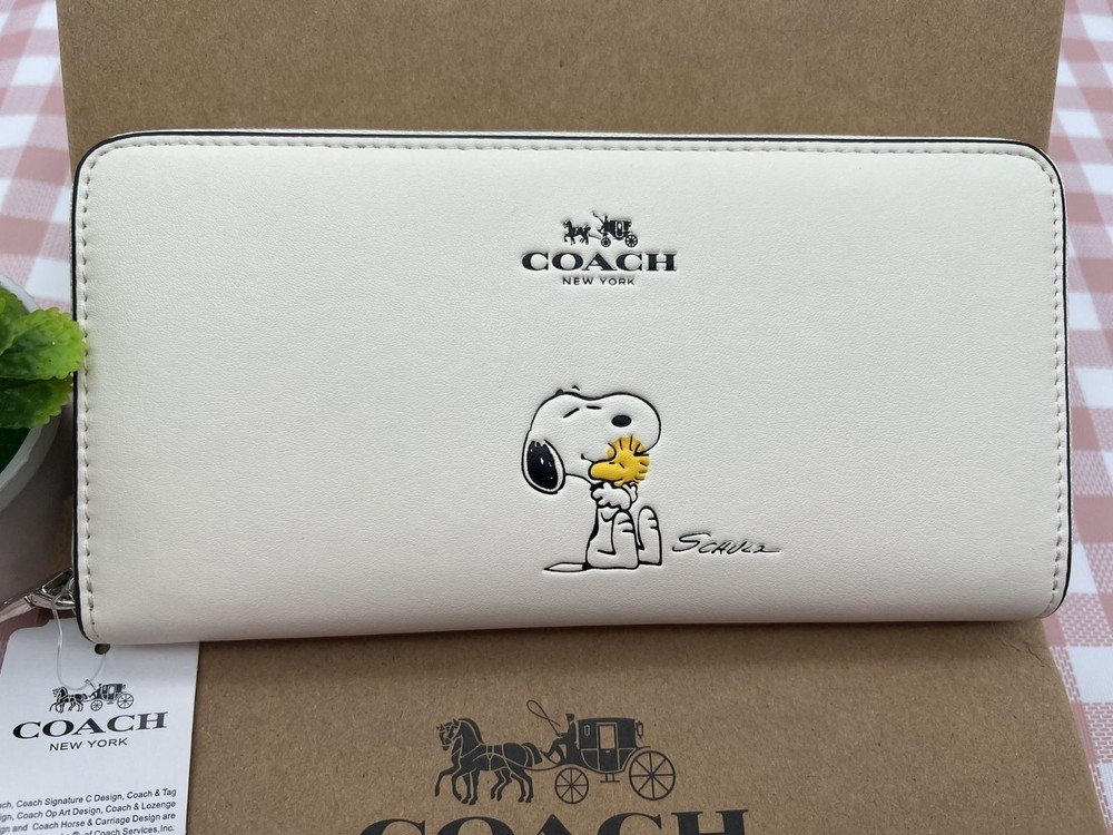 COACH x PEANUTS Long Wallet Snoopy Woodstock Leather Zip White New With Box