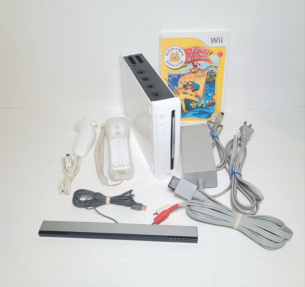 Nintendo Wii Console Bundle RVL-001 GameCube Compatible Remote/Nunchuck/Game