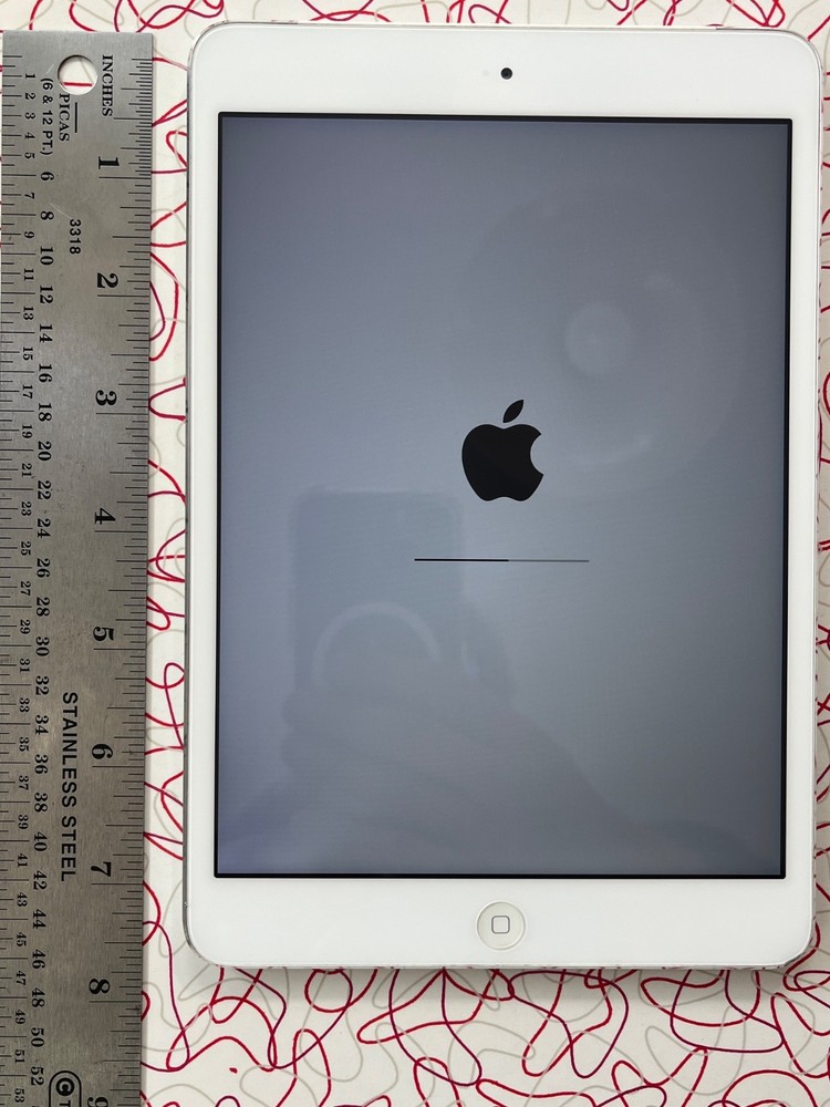 Apple iPad mini 2 A1490 16 GB, Wi-Fi + 4G, 7.9 in - Silver/White